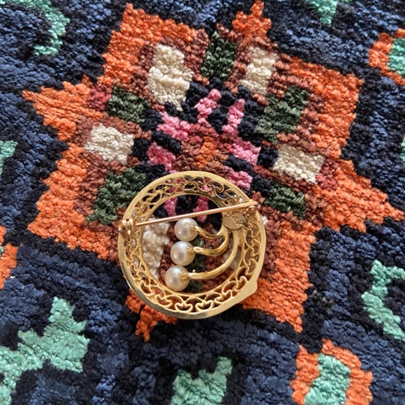 Lovely 14 kt Wreath Circle Pearl Yellow Gold Brooch Pin - Picture 6 of 7